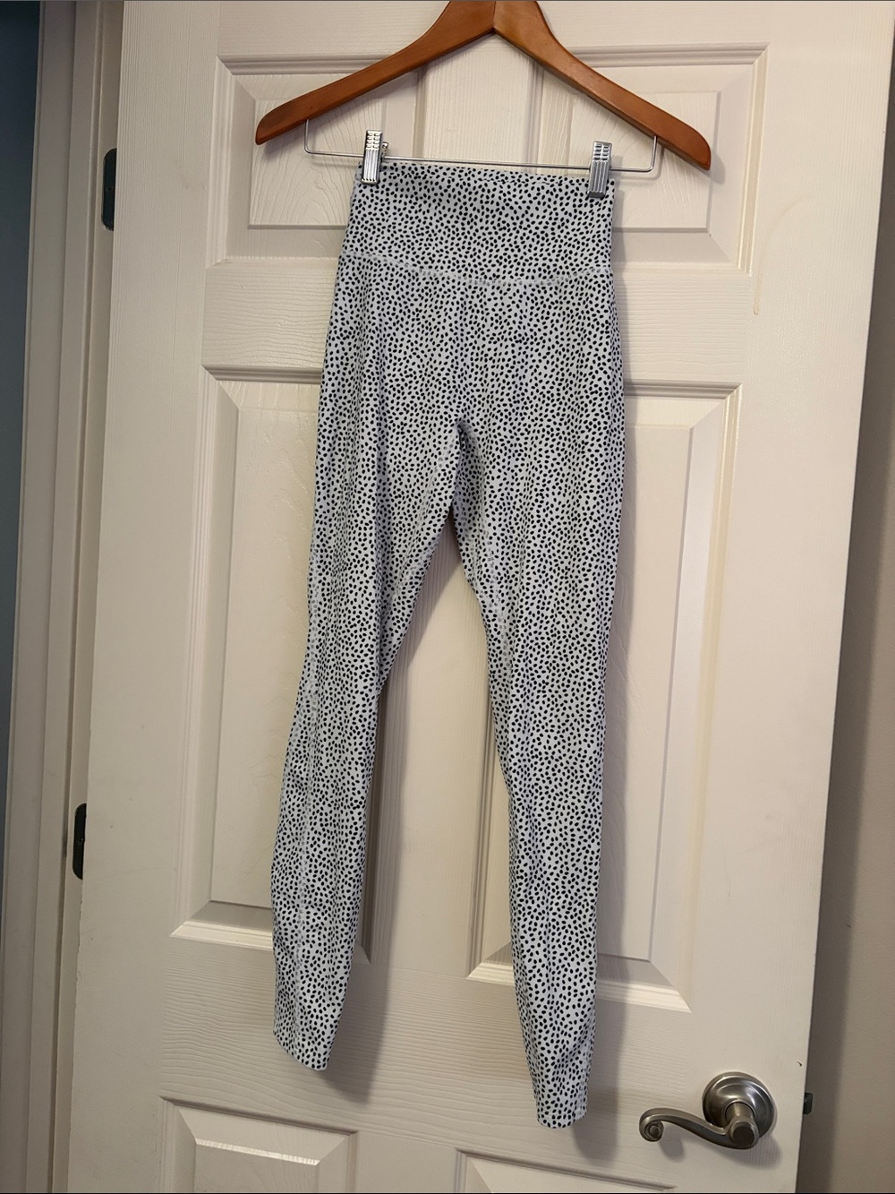 High-Waist White & Black Printed Leggings